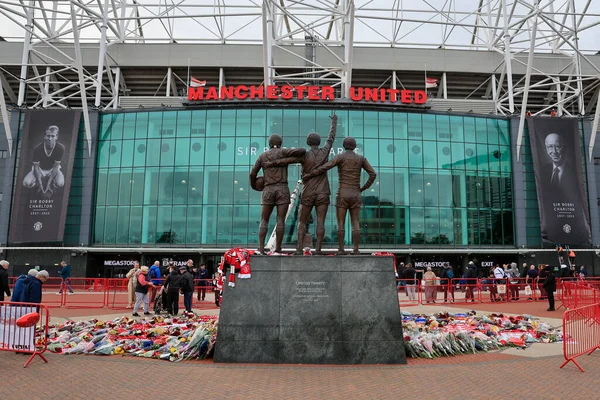 Old Trafford Frontage Tribute Late Sir Bobby Charlton Old Trafford — Stock Photo, Image