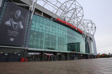 Merhum Sir Bobby Charlton 'a yapılan haraçlar Old Trafford, Manchester, İngiltere' nin dışında, 30 Ekim 2023