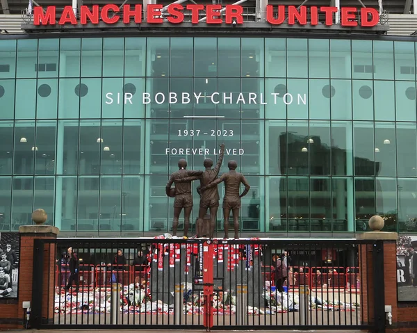 Merhum Sir Bobby Charlton Yapılan Haraçlar Old Trafford Manchester Ngiltere — Stok fotoğraf