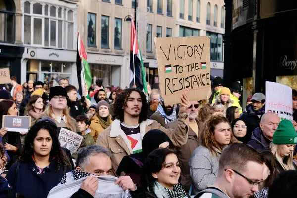Emberek Newcastle Utcáira Vonulnak Palesztin Szolidaritási Kampány Részeként Márciusban Polgári — Stock Fotó