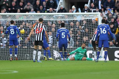 Newcastle United 'dan Alexander Isak # 14 Premier League maçında Chelsea ile St. James' s Park, Newcastle, İngiltere 'de oynanan karşılaşmada açılış golünü atıyor.