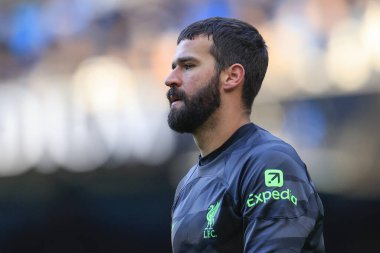 Liverpool 'dan Alisson Becker # 1 Premier League maçı sırasında Manchester City - Liverpool Etihad Stadyumu, Manchester, İngiltere, 25 Kasım 2023