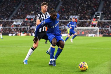 Lesley Ugochukwu # 16 Chelsea Premier Lig maçı sırasında St.James 's Park, Newcastle, İngiltere' de oynanan Newcastle United maçında ele geçirilmeyi savunuyor.
