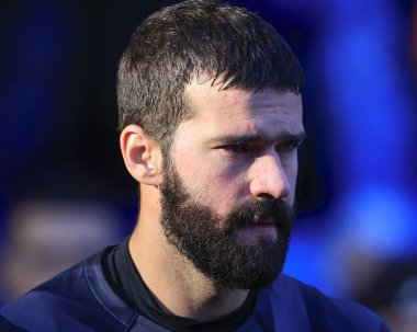Liverpool 'dan Alisson Becker # 1 Premier Lig karşılaşması öncesinde Manchester City - Liverpool Etihad Stadyumu, Manchester, İngiltere, 25 Kasım 2023