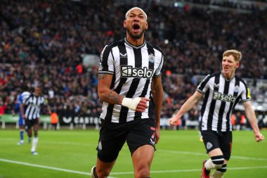 Newcastle United 'dan Joelinton # 7 Premier Lig maçı Newcastle United' ın Chelsea 'ye karşı St. James' s Park, Newcastle, İngiltere 'de 25 Kasım 2023' te oynanan karşılaşmasını 3-1 kutluyor.