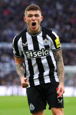 Newcastle United takımı Kieran Trippier # 2 Premier League maçında Newcastle United Chelsea 'ye karşı St. James' s Park, Newcastle, İngiltere, 25 Kasım 2023