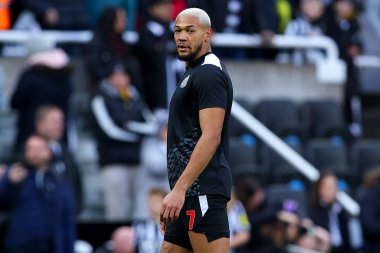 Newcastle United 'dan Joelinton # 7 Premier League maçında ısınıyor Newcastle United Chelsea' ye karşı St. James 's Park, Newcastle, İngiltere, 25 Kasım 2023