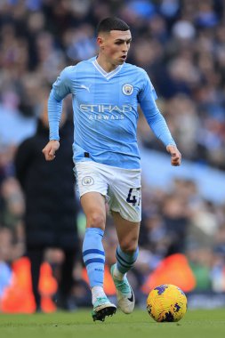 Manchester City 'den Phil Foden # 47 Premier League maçında topla koşuyor Manchester City Liverpool' a karşı Etihad Stadyumu, Manchester, Birleşik Krallık, 25 Kasım 2023