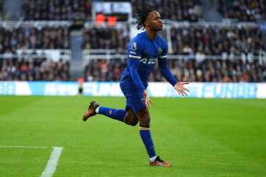 Chelsea 'li Raheem Sterling 25 Kasım 2023' te St. James 's Park, Newcastle, İngiltere' de oynanan Premier League karşılaşmasında eşitlik golünü kutluyor.