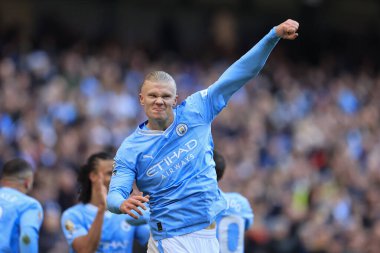 Manchester City 'den Erling Haaland 25 Kasım 2023 tarihinde Etihad Stadyumu' nda oynanan Premier League maçında 1-0 'lık skoru kutluyor.