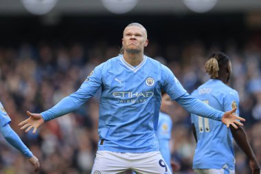 Manchester City 'den Erling Haaland 25 Kasım 2023 tarihinde Etihad Stadyumu' nda oynanan Premier League maçında 1-0 'lık skoru kutluyor.