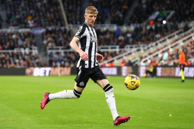 Newcastle United 'dan Anthony Gordon # 10 Premier League maçı sırasında Newcastle United Chelsea' ye karşı St. James 's Park, Newcastle, İngiltere, 25 Kasım 2023