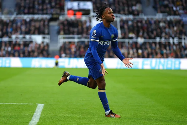 stock image Raheem Sterling #7 of Chelsea celebrares his equalising goal during the Premier League match Newcastle United vs Chelsea at St. James's Park, Newcastle, United Kingdom, 25th November 2023