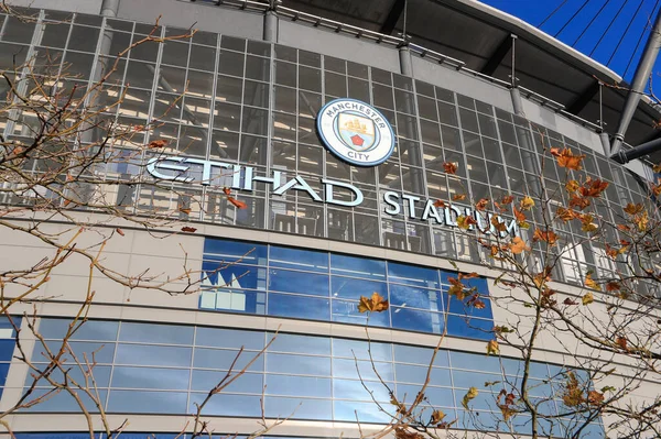 Etihad Stadyumu önünde Premier Lig karşılaşması öncesinde Manchester City, Etihad Stadyumu 'nda Liverpool' a karşı, 25 Kasım 2023