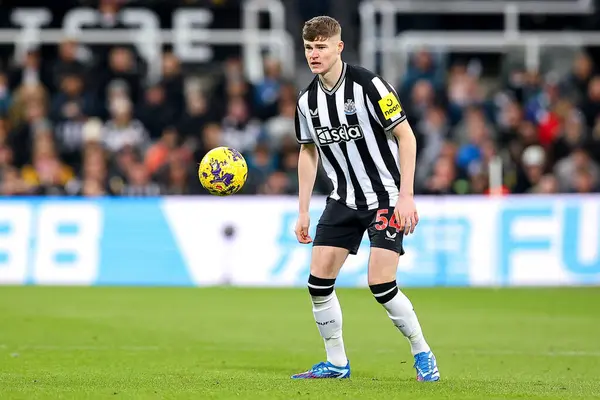 Newcastle United 'dan Alex Murphy # 54 Premier League maçı sırasında Newcastle United, Chelsea' ye karşı St. James 's Park, Newcastle, İngiltere, 25 Kasım 2023