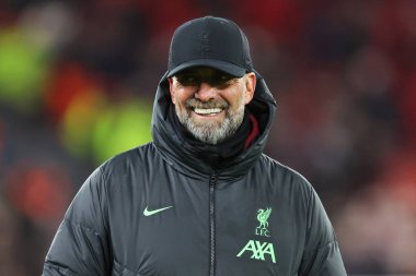 Liverpool 'un Jrgen Klopp teknik direktörü UEFA Avrupa Ligi E Grubu karşılaşması öncesinde 30 Kasım 2023' te Liverpool, Liverpool, İngiltere 'de LASK' a karşı oynanan maç öncesi ısınma maçında