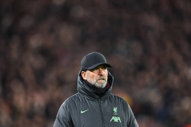 Liverpool 'un Jrgen Klopp teknik direktörü UEFA Avrupa Ligi E Grubu karşılaşması öncesinde 30 Kasım 2023' te Liverpool, Liverpool, İngiltere 'de LASK' a karşı oynanan maç öncesi ısınma maçında