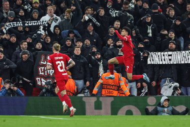 Liverpool 'dan Luis Daz # 7, 30 Kasım 2023' te İngiltere 'nin Liverpool kentinde oynanan UEFA Avrupa Ligi E Grubu maçında 1-0' lık galibiyetini kutluyor.