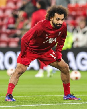Liverpool 'dan Mohamed Salah # 11 maç öncesi ısınma öncesinde UEFA Avrupa Ligi E Grubu Liverpool LASK' e karşı Anfield, Liverpool, İngiltere, 30 Kasım 2023