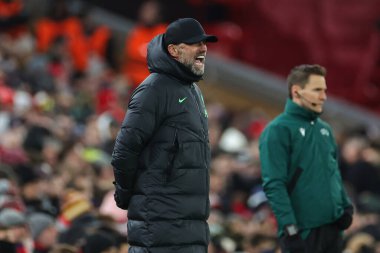 Liverpool 'dan Jrgen Klopp Manager takımına UEFA Avrupa Ligi E Grubu Liverpool-LASK maçı sırasında Anfield, Liverpool, Birleşik Krallık' ta 30 Kasım 2023 'de talimat verir.