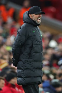Liverpool 'dan Jrgen Klopp Manager takımına UEFA Avrupa Ligi E Grubu Liverpool-LASK maçı sırasında Anfield, Liverpool, Birleşik Krallık' ta 30 Kasım 2023 'de talimat verir.
