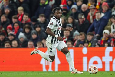 LASK 'dan George Bello, UEFA Avrupa Ligi E Grubu Liverpool-LASK maçında 30 Kasım 2023' te Anfield, Liverpool, İngiltere 'de topa vuruyor.