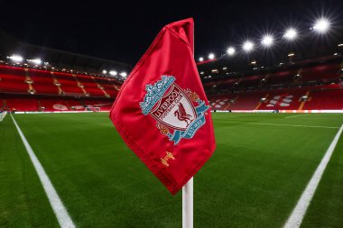 30 Kasım 2023 'te Anfield, Liverpool, İngiltere' de Liverpool-LASK maçında Liverpool maçı öncesinde Liverpool 'un Evinde, Anfield ve Liverpool markalı bir köşe bayrağı genel görünümü