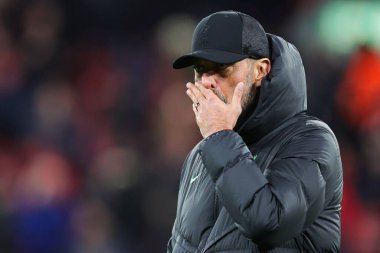 Liverpool 'un Jrgen Klopp teknik direktörü UEFA Avrupa Ligi E Grubu karşılaşması öncesinde 30 Kasım 2023' te Liverpool, Liverpool, İngiltere 'de LASK' a karşı oynanan maç öncesi ısınma maçında
