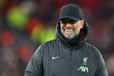 Liverpool 'un Jrgen Klopp teknik direktörü UEFA Avrupa Ligi E Grubu karşılaşması öncesinde 30 Kasım 2023' te Liverpool, Liverpool, İngiltere 'de LASK' a karşı oynanan maç öncesi ısınma maçında