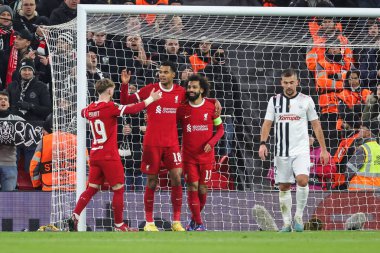 Liverpool 'dan Cody Gakpo, 30 Kasım 2023' te Liverpool 'un Liverpool kentinde oynanan UEFA Avrupa Ligi E Grubu maçında 2-0' lık galibiyetini kutluyor.