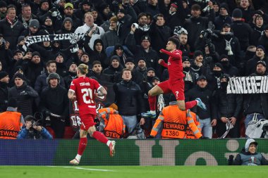 Liverpool 'dan Luis Daz # 7, 30 Kasım 2023' te İngiltere 'nin Liverpool kentinde oynanan UEFA Avrupa Ligi E Grubu maçında 1-0' lık galibiyetini kutluyor.