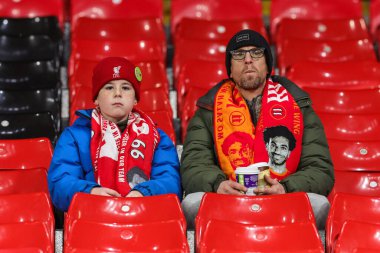 Liverpool taraftarları 30 Kasım 2023 'te Anfield, Liverpool, İngiltere' de oynanan Liverpool-LASK maçında UEFA Avrupa Ligi 'nin önünde yerlerini aldılar.