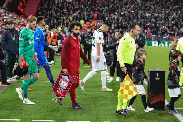 Mohamed Salah Liverpoolu Prowadzi Swojego Tam Podczas Meczu Uefa Europa — Zdjęcie stockowe