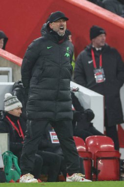 Liverpool teknik direktörü Jrgen Klopp, 3 Aralık 2023 'te Anfield, Liverpool' da Liverpool Fulham 'a karşı oynanan Premier League maçında oyuncularına bağırıyor.