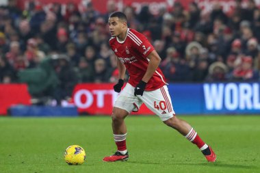 Nottingham Ormanı 'ndan Murillo # 40 Premier League maçı sırasında topla birlikte Nottingham Forest Everton' a karşı City Ground, Nottingham, 2 Aralık 2023