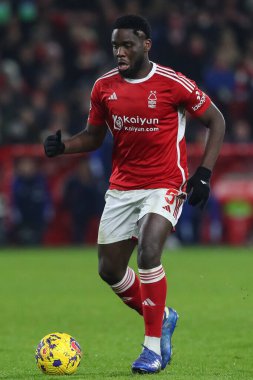 Nottingham Ormanı 'ndan Orel Mangala # 5 Premier Lig maçı sırasında topla birlikte Nottingham Forest Everton' a karşı City Ground, Nottingham, İngiltere, 2 Aralık 2023