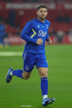 Everton 'dan James Tarkowski 2 Aralık 2023' te İngiltere 'nin Nottingham şehrinde oynanan Premier Lig maçı öncesinde oynanan ısınma maçı sırasında Nottingham Forest Everton' a karşı.