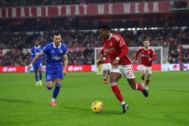Nottingham Ormanı 'ndan Anthony Elanga 2 Aralık 2023' te Nottingham Forest 'a karşı Everton City Ground, Nottingham, İngiltere' de oynanan Premier Lig maçında topu aldı.
