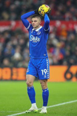 Everton 'dan Vitaliy Mykolenko Premier Lig maçı sırasında Nottingham Forest Everton' a karşı City Ground, Nottingham, İngiltere 'de 2 Aralık 2023' te bir maça katıldı.