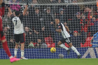 Fulham 'dan Bobby Reid, 3 Aralık 2023' te Liverpool Fulham 'a karşı oynanan Premier Lig maçında 2-3' lük galibiyetini kutluyor.