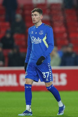 Everton 'dan James Garner # 37 Premier League maçında ısınma turunda Nottingham Forest Everton' a karşı City Ground, Nottingham, İngiltere, 2 Aralık 2023