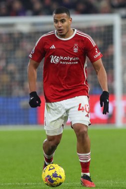 Nottingham Ormanı 'ndan Murillo # 40 Premier League maçı sırasında topla birlikte Nottingham Forest Everton' a karşı City Ground, Nottingham, 2 Aralık 2023