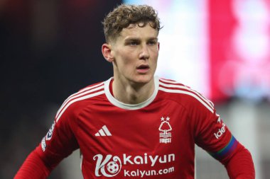 Nottingham Ormanı 'ndan Ryan Yates # 22 Premier Lig maçı sırasında Gökkuşağı bağcıklı kolluk takıyor Nottingham Forest' a karşı Everton City Ground, Nottingham, İngiltere, 2 Aralık 2023