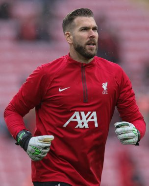 Liverpool 'lu Adrin # 13 Premier Lig maçı öncesi ısınma maçında Liverpool Fulham' a karşı Anfield, Liverpool, İngiltere, 3 Aralık 2023