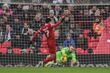 Fulham 'dan Bernd Leno # 17 Premier Lig maçında Liverpool Fulham' a karşı 3 Aralık 2023 tarihinde Liverpool, Liverpool, Birleşik Krallık 'ta Luis Daz # 7' den şut kurtardı.
