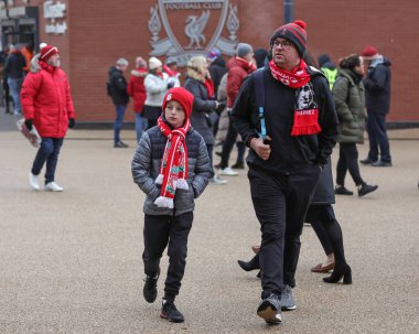 Taraftarlar, İngiltere 'nin Liverpool kenti Liverpool' da 3 Aralık 2023 'te oynanan Premier League maçı öncesinde stadyuma geldiler.