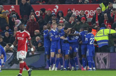 Everton 'dan Dwight McNeil 2 Aralık 2023' te İngiltere 'nin Nottingham şehrinde oynanan Premier League maçı Nottingham Forest' a karşı Everton maçında 0-1 kazanma hedefini kutluyor.