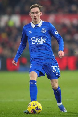 Premier Lig maçında topu Everton 'dan James Garner # 37 ile Nottingham Forest, Everton' a karşı City Ground, Nottingham, 2 Aralık 2023