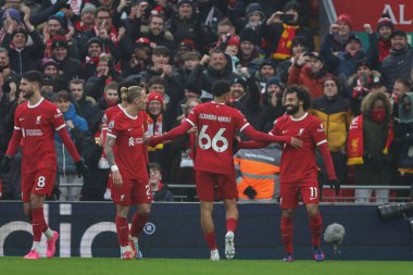 Liverpool 'dan Trent Alexander-Arnold 3 Aralık 2023' te Liverpool, Liverpool 'da Fulham' a karşı oynanan Premier League maçında 1-0 kazanma hedefini kutluyor.