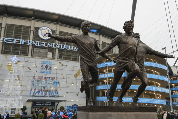 Etihad 'ın önündeki Trinity heykeli Premier League karşılaşması öncesinde Manchester City ile Tottenham Hotspur arasında Etihad Stadyumu, Manchester, İngiltere, 3 Aralık 2023